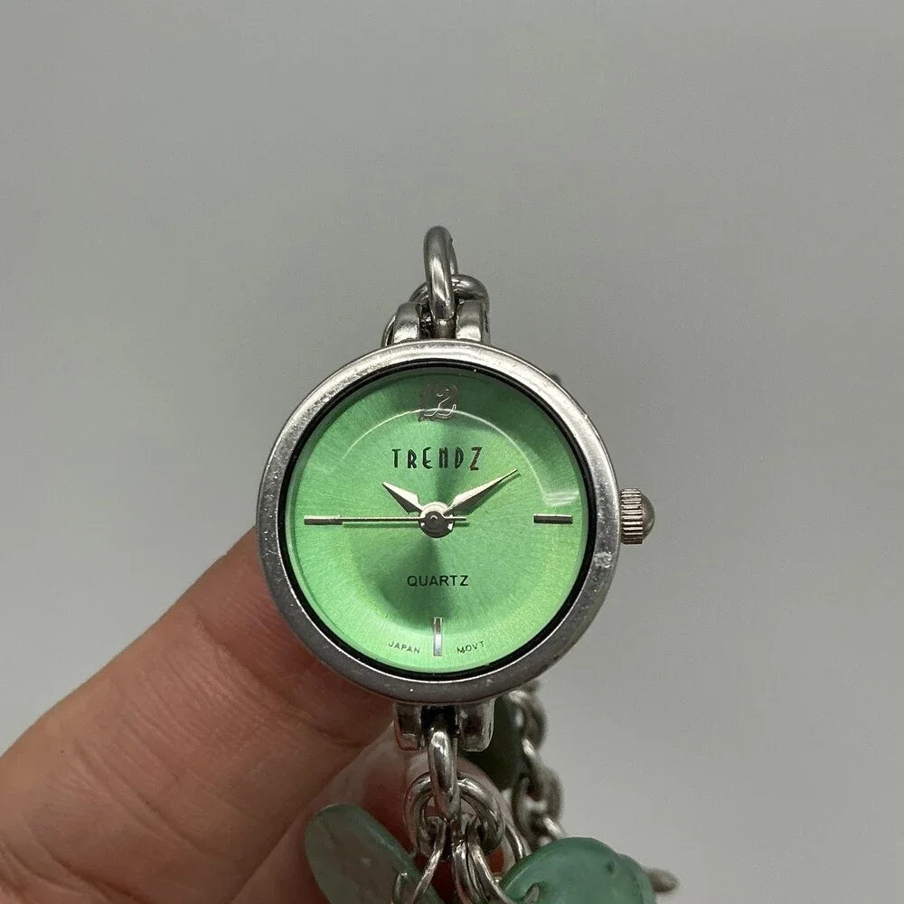 Trendz Womens Watch 22mm Green Dial Silver Tone Shell Discs New Battery 8